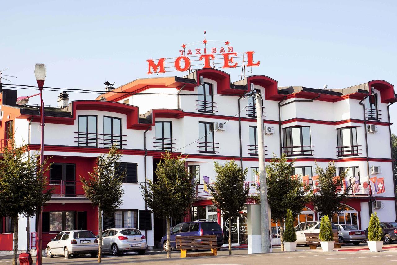 Motel Taxi Bar