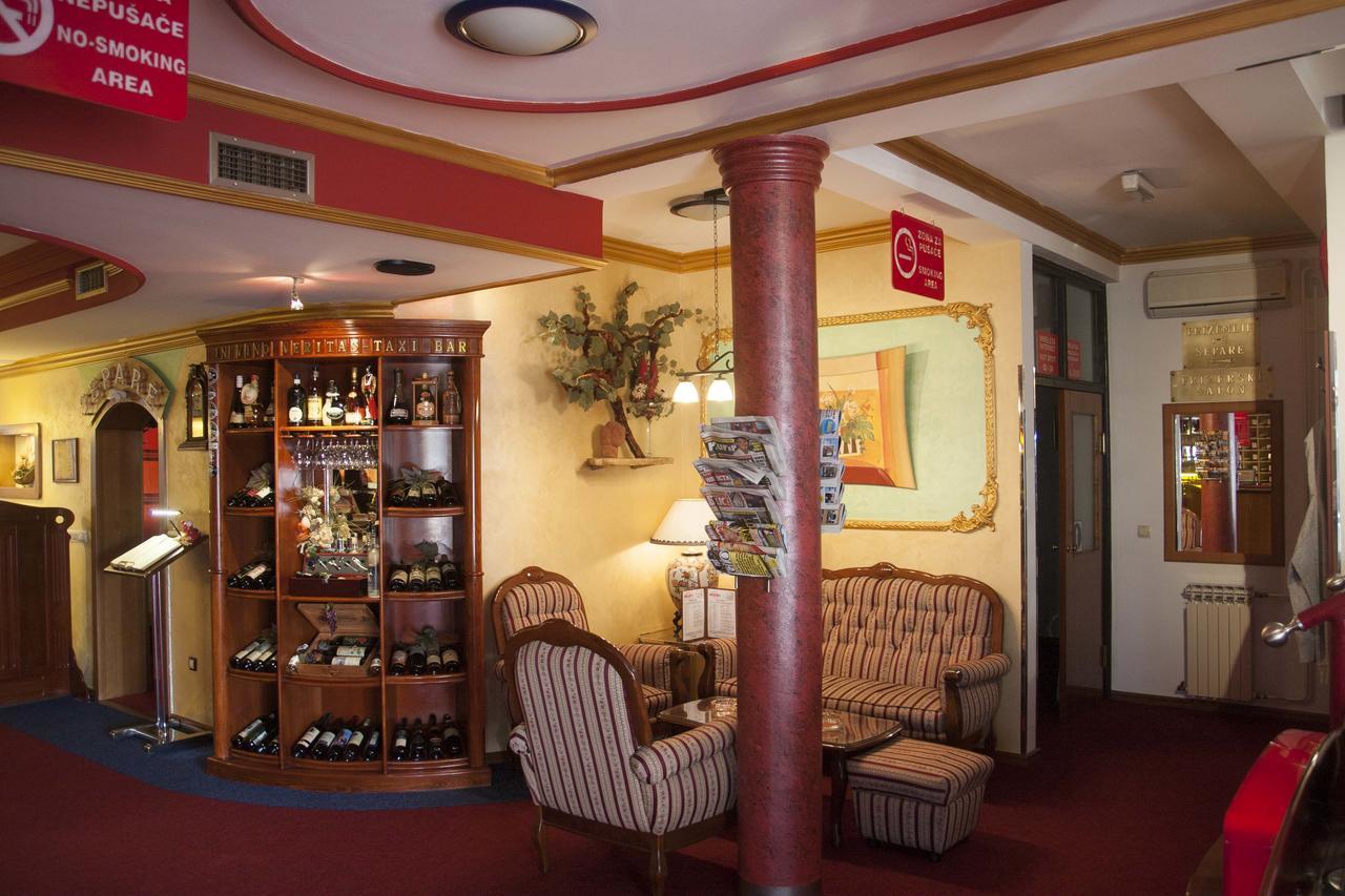Taxi Bar Motel 3*
