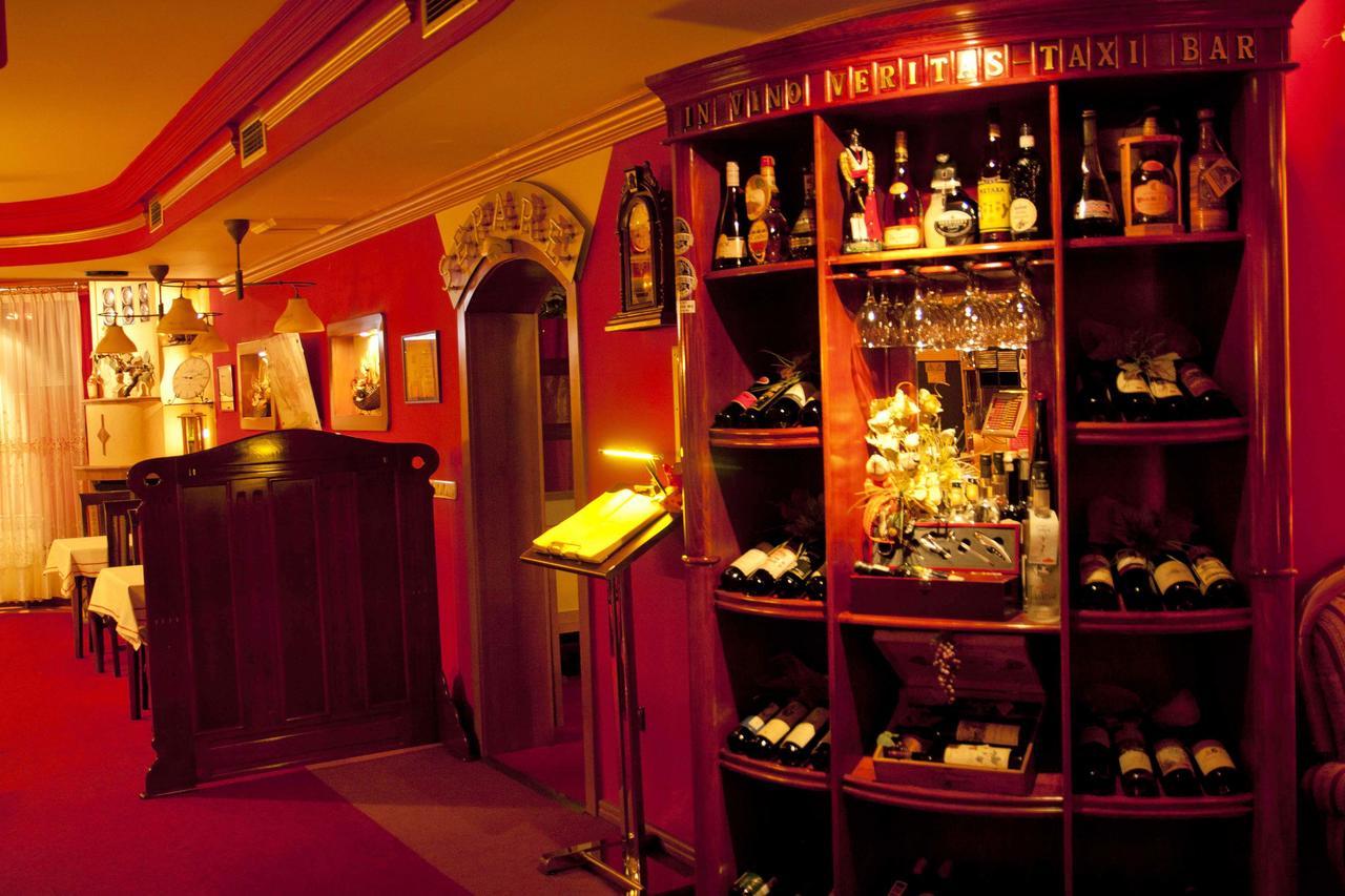 Taxi Bar 3*