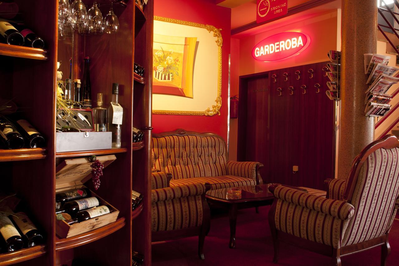 Taxi Bar Motel