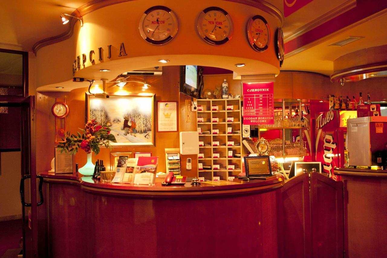 Taxi Bar